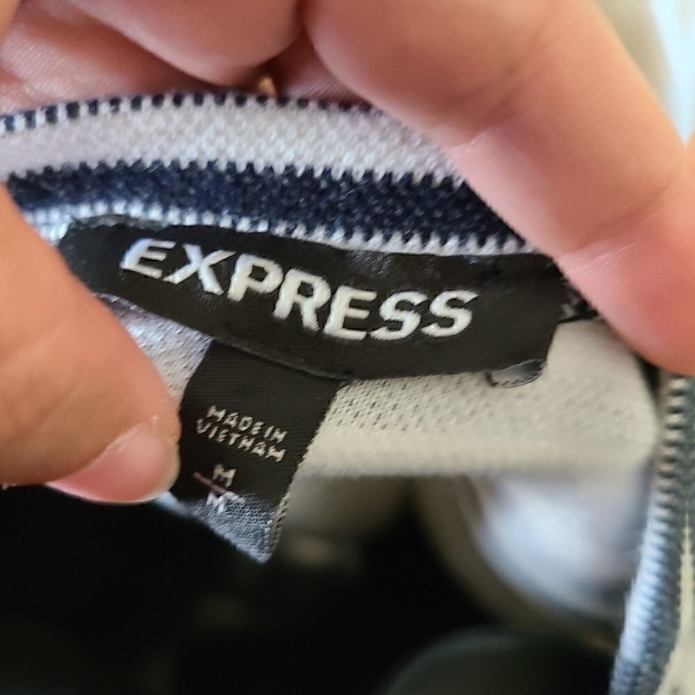 Express Striped Short Sleeve Top - Picture 7 of 8